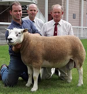 Hywel Thomas, Simon Farmer, Frank Moffat with Cwmcerrig King Boxer