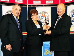 Meryl receiving the awar from Defra farming minister James Paice while BPEX and NPA Chairman Stewart Houston looks on.