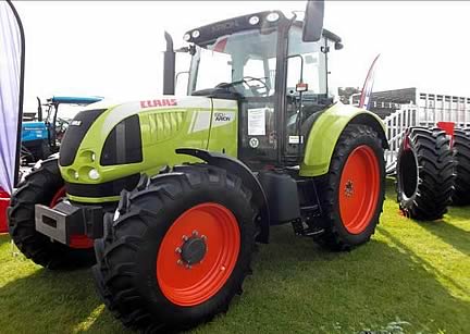 One of Southern England Farms’ fleet of new Claas Arion 610C tractors, all of which were fitted with Mitas row crop tyres before delivery.