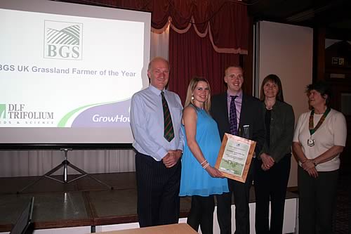 Mathew and Nikki Venables (centre) receive their winner’s certificate from head judge Richard Ratcliffe (left), BGS president Helen Mathieu (far right) and Elaine Jewkes of competition sponsor GrowHow