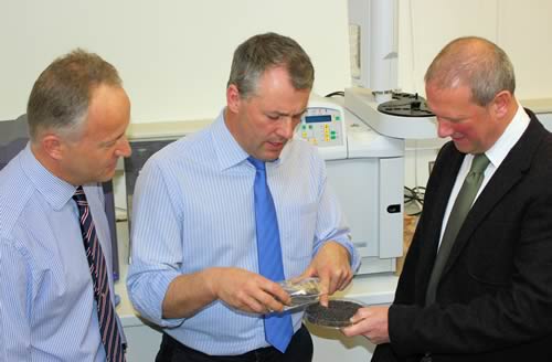 Geoff Hall (L) and Matthew Clarke (R) examine a HOLL sample with grower, Andrew Ward in the Monsanto oil analysis laboratory