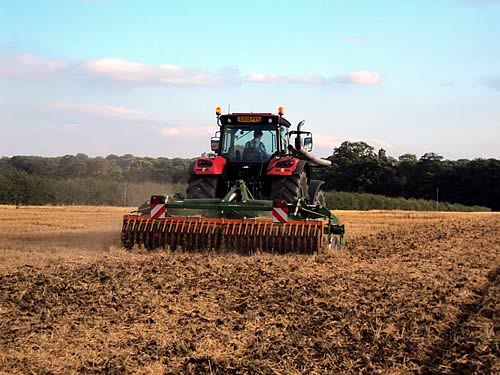 Shallow cultivated plots with the Catros yield well in the 2014 trials results