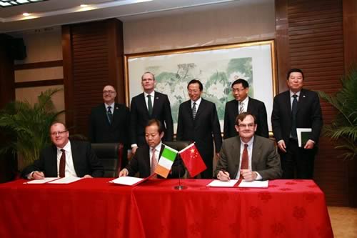 Pictured at the Chinese Ministry of Agriculture are back row left to right, HE Ambassador Paul Kavanagh, Minister Simon Coveney, Minister of Agriculture Han Changfu, the Director General of the Department of Animal Husbandry Wang Zhongli and the Director General International Cooperation of Ministry of Agriculture, Wang Ying