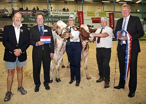 L-R: Michael Eavis (President of the Royal Bath & West Society), James Warren (judge), Rebecca Jarvis and James Young (handlers) and Andrew Vickery (Old Mill).