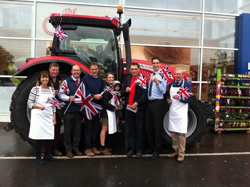 NFU SW members and Ladies in Beef at the Exeter Vale Extra superstore, from l – r: Jilly Greed co-founder Ladies in Beef, NFU SW members Russell Hayman, Anthony Bond, Philip Sanders, Rachael and Craig Risdon, Roger Lee, Jez Bailey Tesco Exeter Customer Services Manager, Edwin Greed