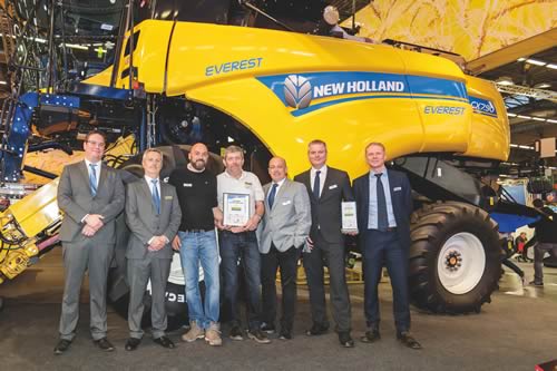 From left to right Michel Weber harvesting commercial manager for France, Eric David Harvesting sales Director for France, 2 journalists from Terre-net, Lionel Gleyroux, Business Marketing Manager for Combines EMEA, Lars Skjoldager Sørensen, New Holland Agriculture Head of Harvesting Product Management